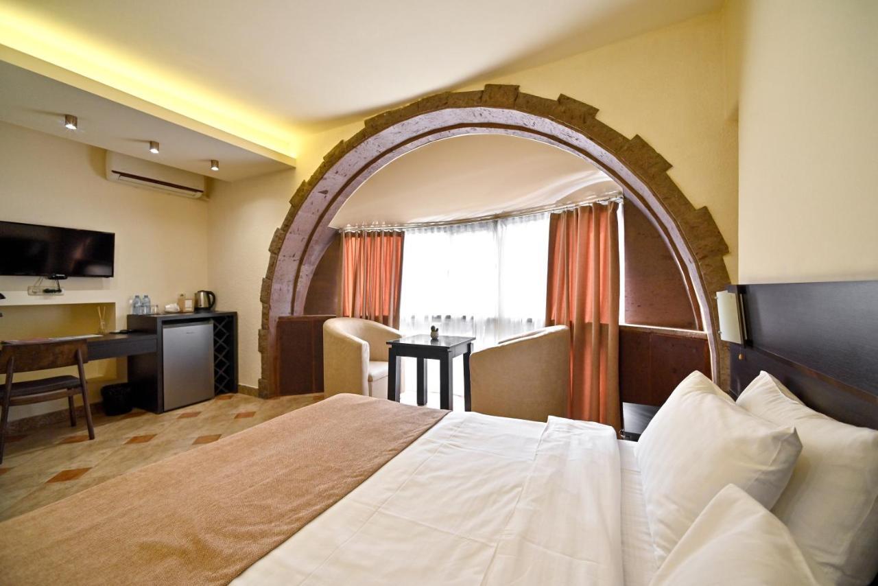 Skyline Hotel เยเรวาน ภายนอก รูปภาพ