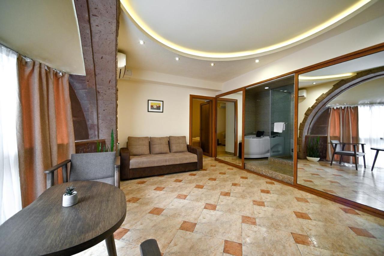 Skyline Hotel เยเรวาน ภายนอก รูปภาพ