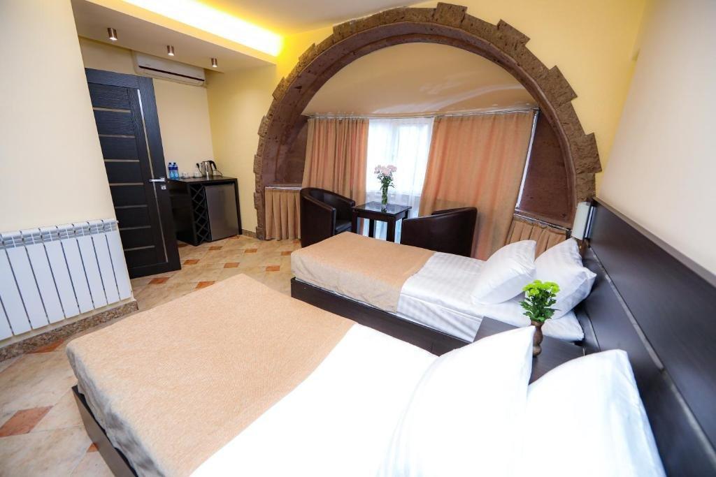 Skyline Hotel เยเรวาน ภายนอก รูปภาพ