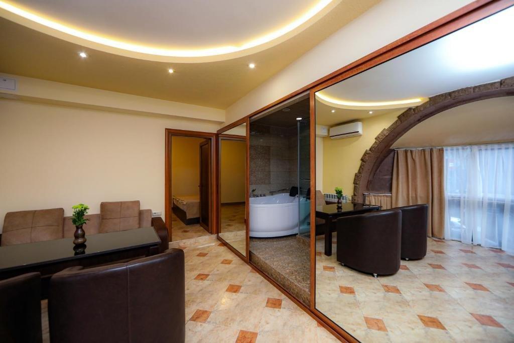 Skyline Hotel เยเรวาน ภายนอก รูปภาพ
